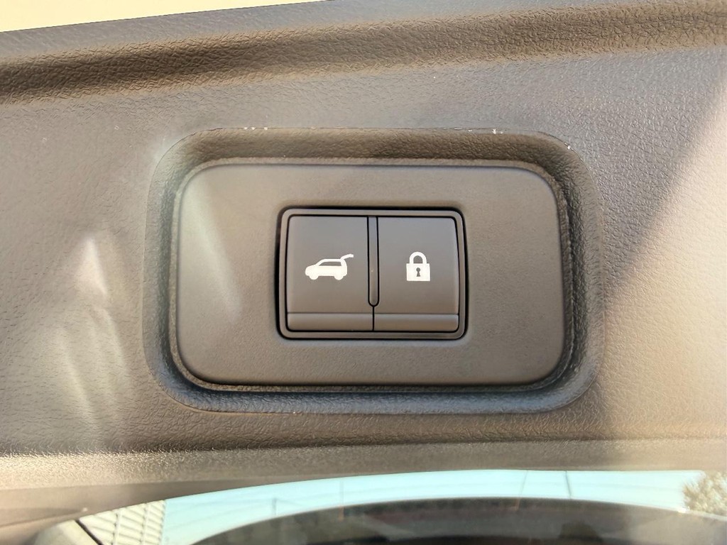 Nissan Pathfinder Vehicle Full-screen Gallery Image 22