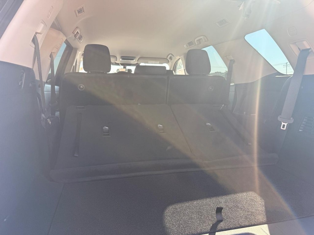 Nissan Pathfinder Vehicle Full-screen Gallery Image 23