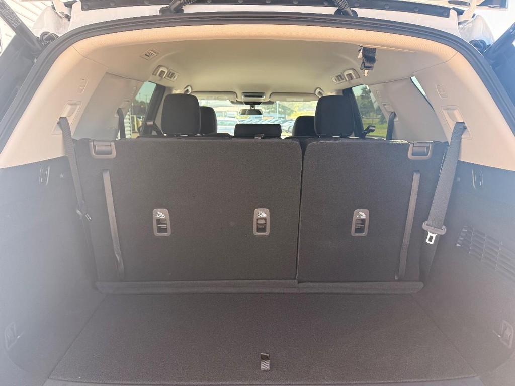 Nissan Pathfinder Vehicle Full-screen Gallery Image 24