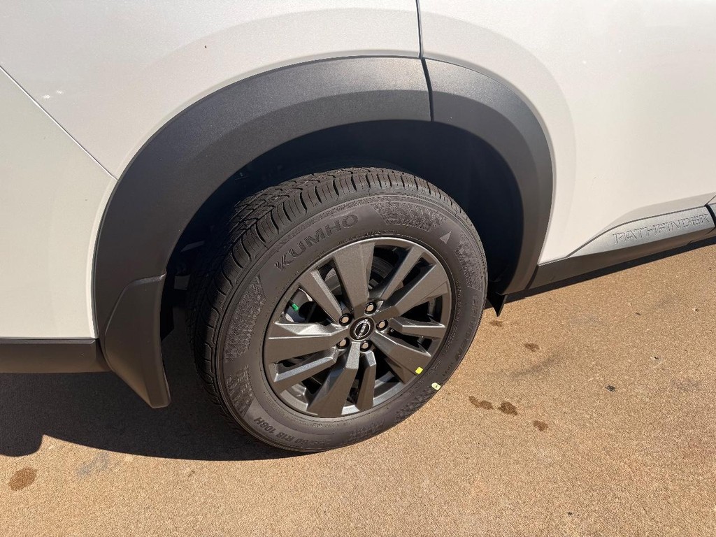 Nissan Pathfinder Vehicle Full-screen Gallery Image 28