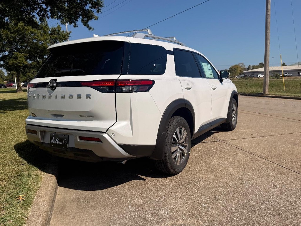 Nissan Pathfinder Vehicle Full-screen Gallery Image 09