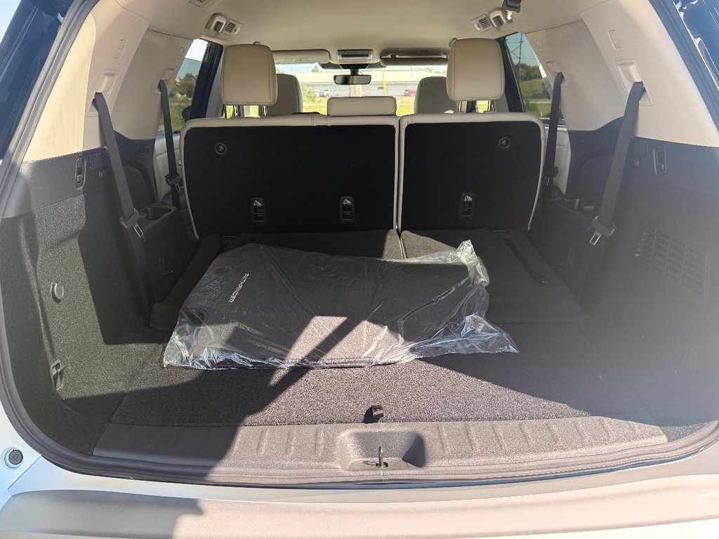 Nissan Pathfinder Vehicle Full-screen Gallery Image 10