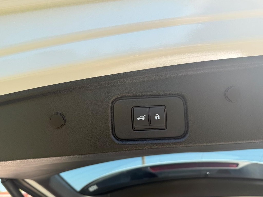 Nissan Pathfinder Vehicle Full-screen Gallery Image 11