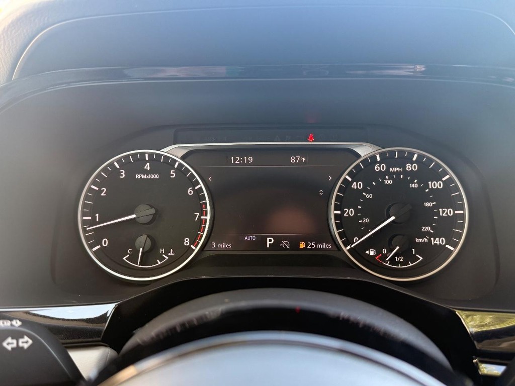 Nissan Pathfinder Vehicle Full-screen Gallery Image 23