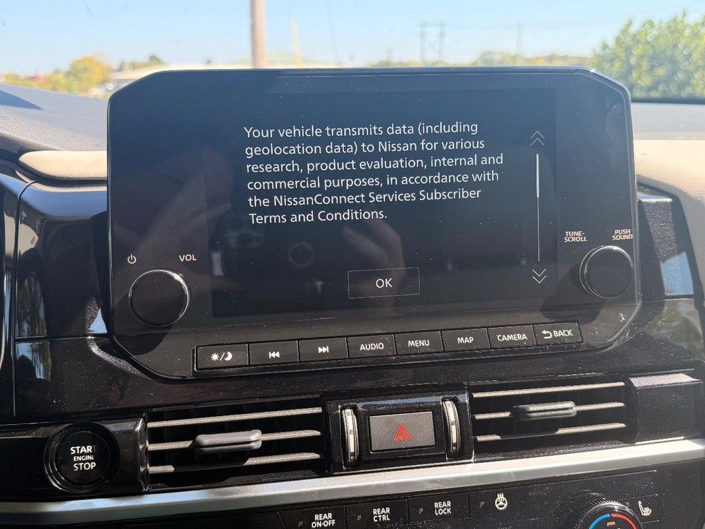 Nissan Pathfinder Vehicle Full-screen Gallery Image 25