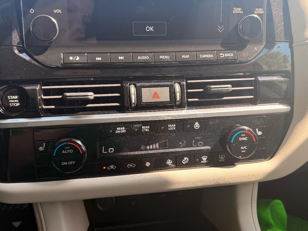 Nissan Pathfinder Vehicle Full-screen Gallery Image 26