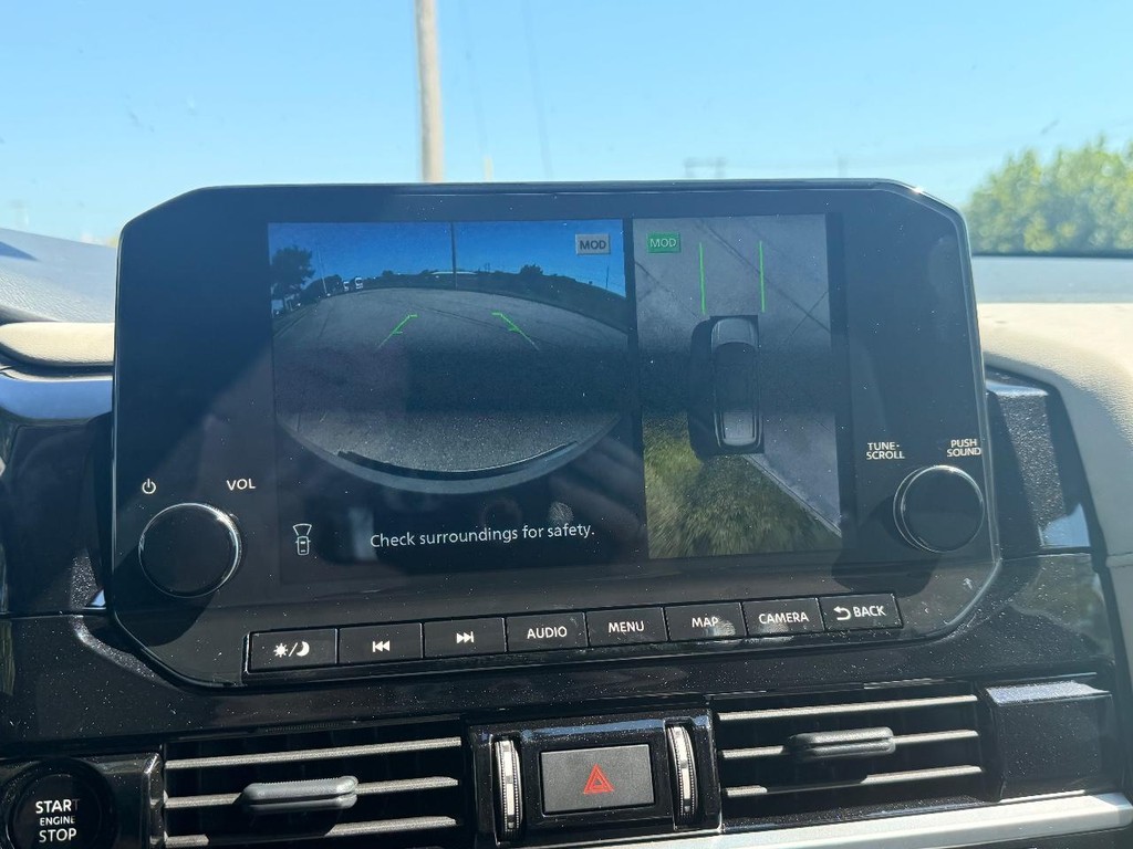 Nissan Pathfinder Vehicle Full-screen Gallery Image 30