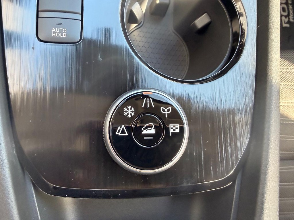 Nissan Rogue Vehicle Full-screen Gallery Image 06