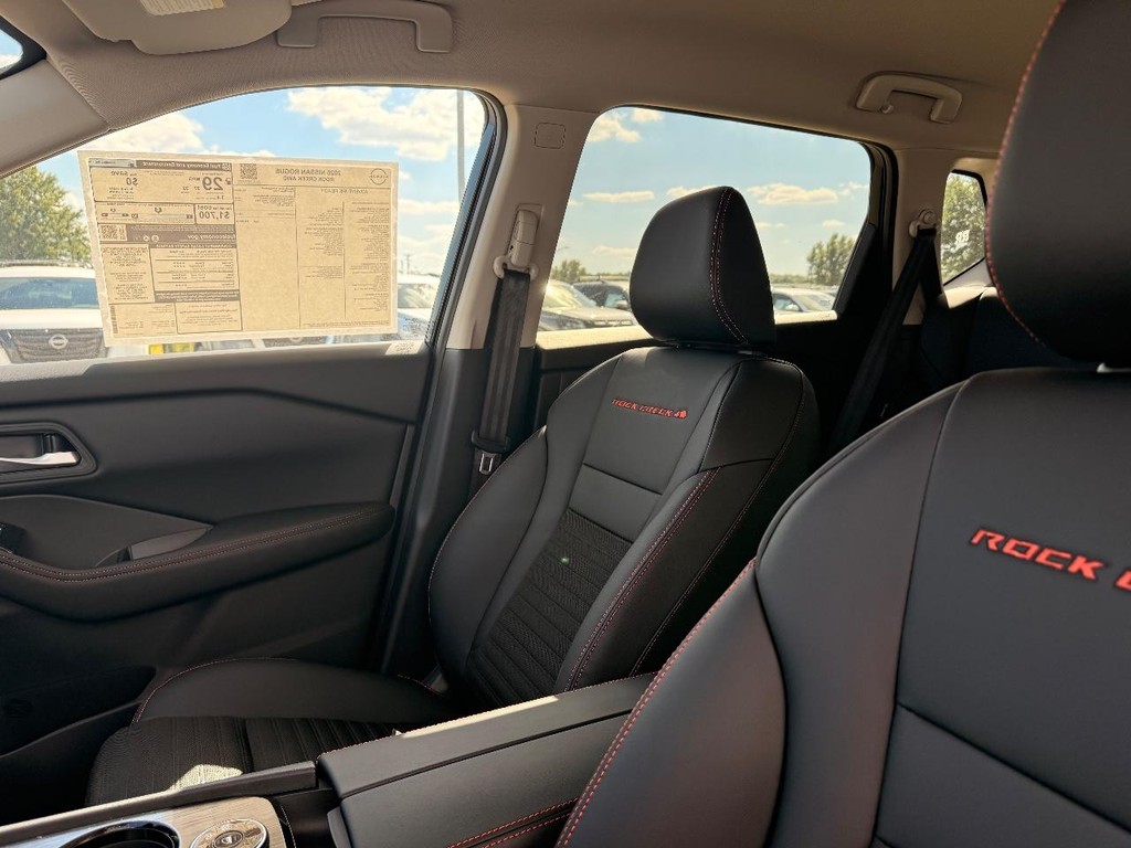 Nissan Rogue Vehicle Full-screen Gallery Image 11