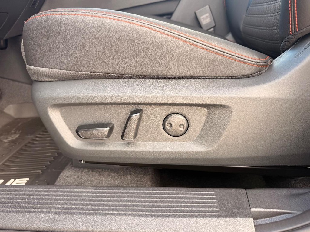 Nissan Rogue Vehicle Full-screen Gallery Image 13