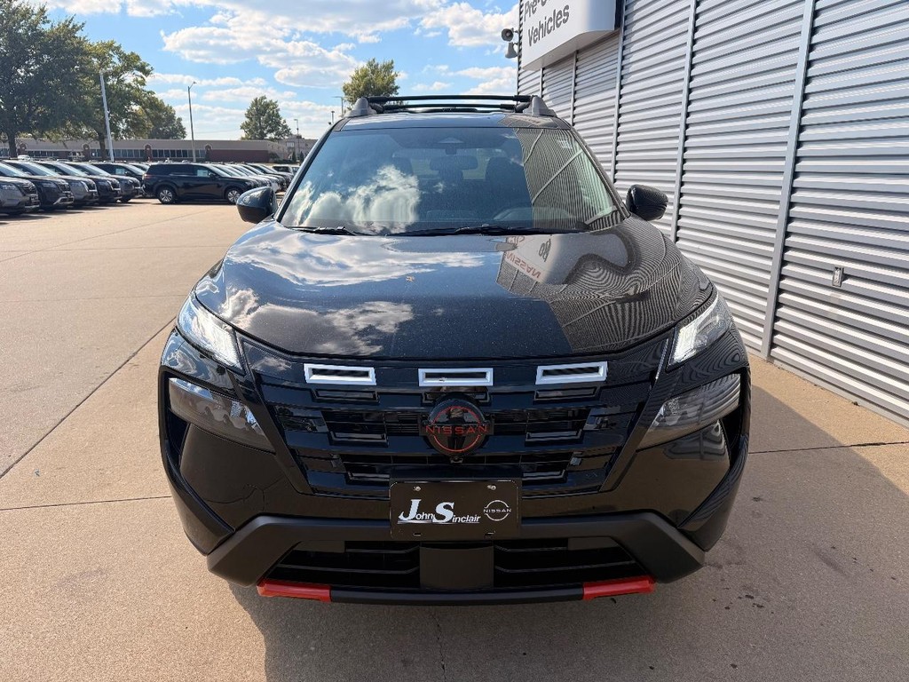 Nissan Rogue Vehicle Full-screen Gallery Image 25