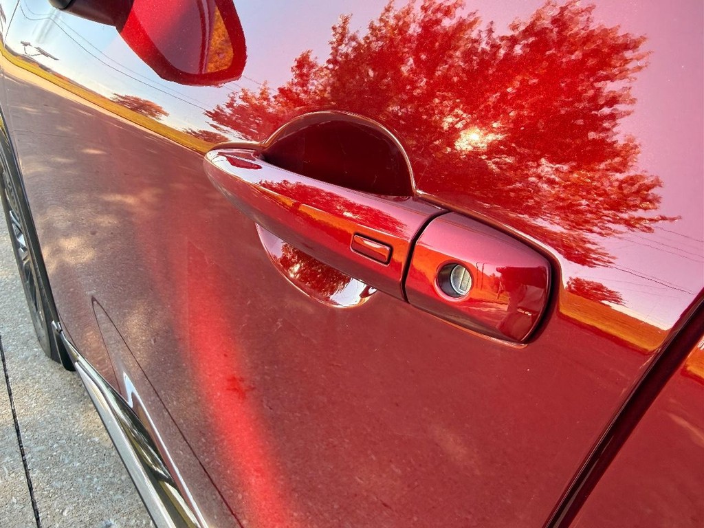 Nissan Rogue Vehicle Full-screen Gallery Image 08