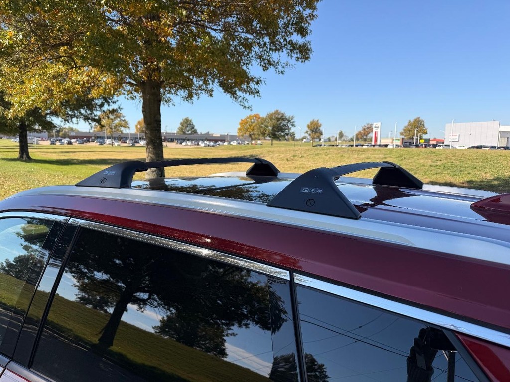 Nissan Rogue Vehicle Full-screen Gallery Image 11