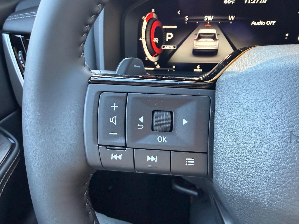 Nissan Rogue Vehicle Full-screen Gallery Image 15