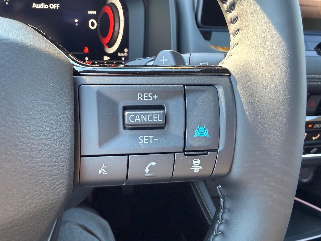 Nissan Rogue Vehicle Full-screen Gallery Image 16