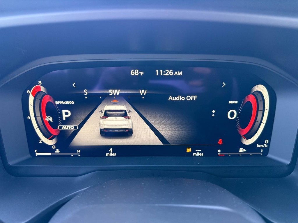 Nissan Rogue Vehicle Full-screen Gallery Image 20