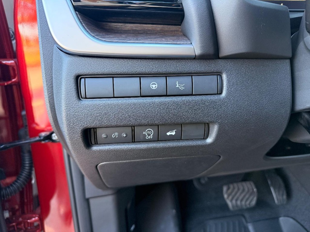 Nissan Rogue Vehicle Full-screen Gallery Image 23