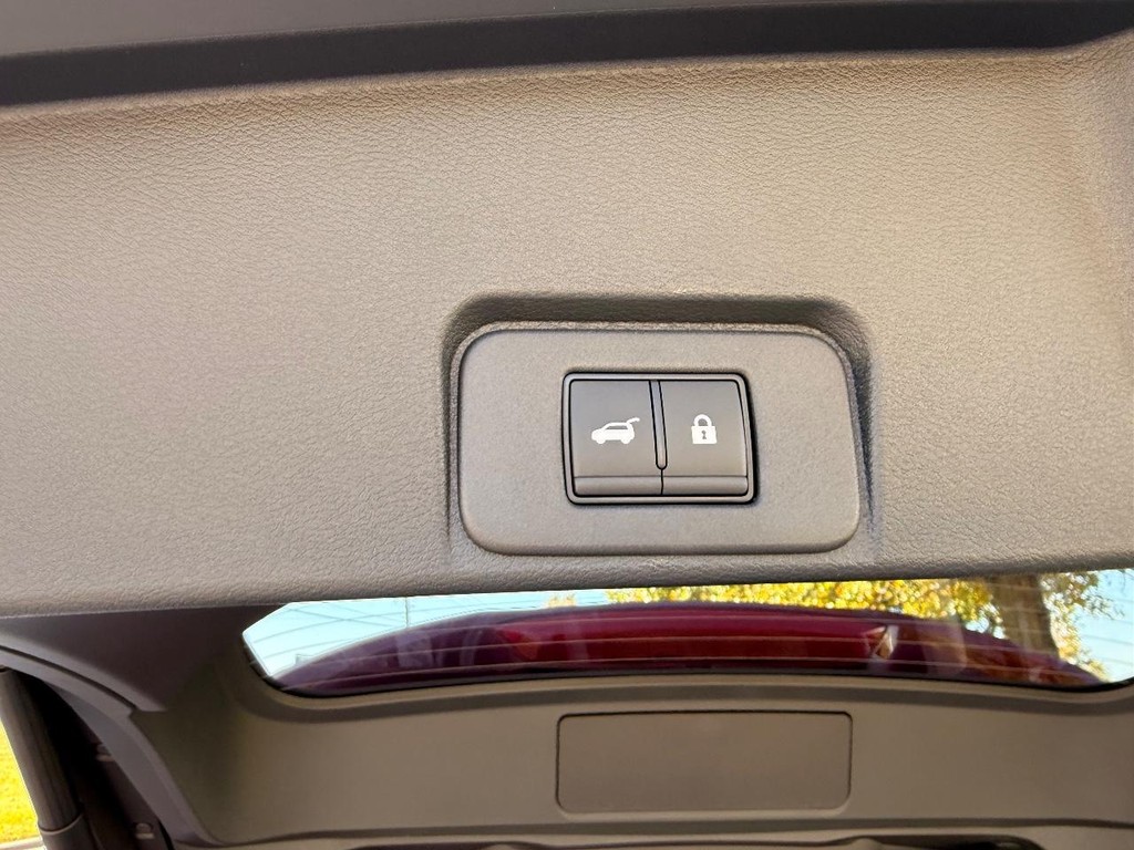 Nissan Rogue Vehicle Full-screen Gallery Image 25