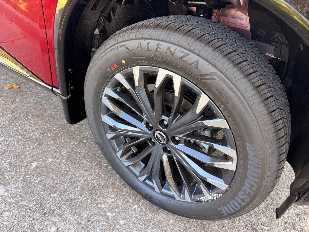 Nissan Rogue Vehicle Full-screen Gallery Image 28