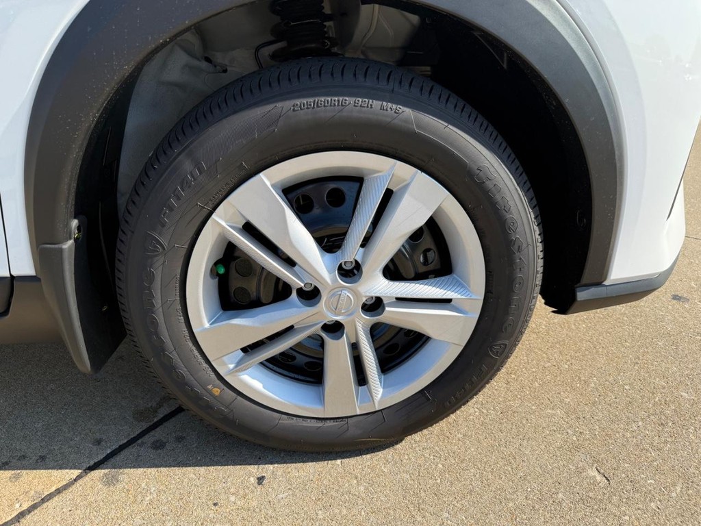 Nissan Kicks Play Vehicle Full-screen Gallery Image 05