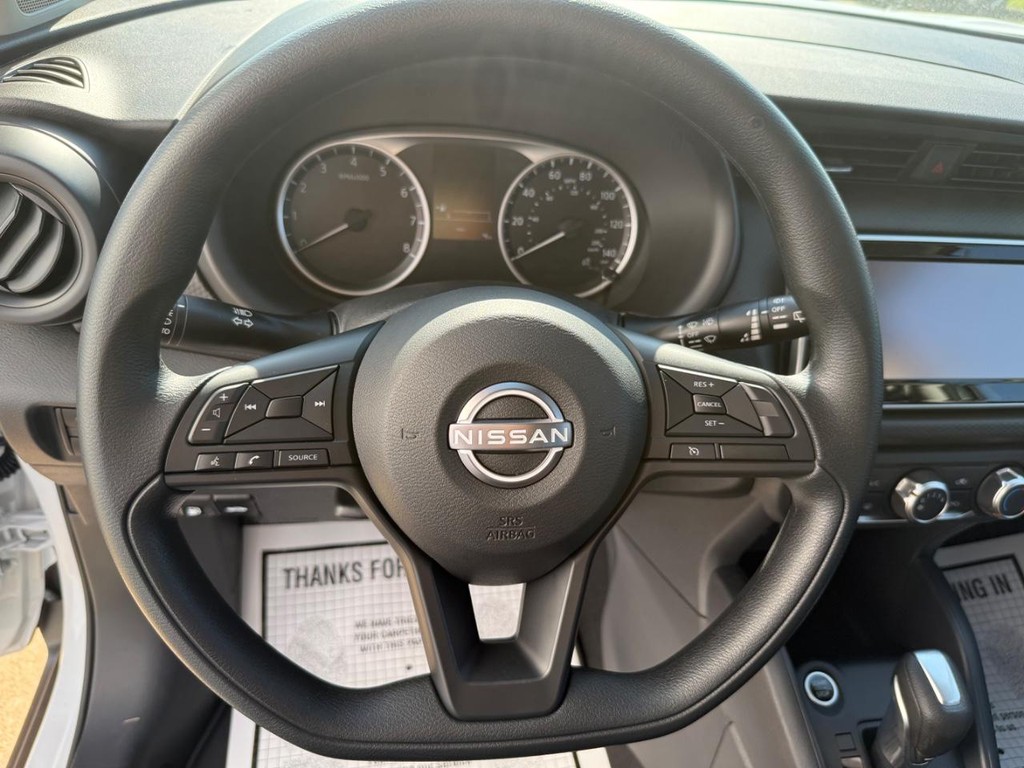 Nissan Kicks Play Vehicle Full-screen Gallery Image 10