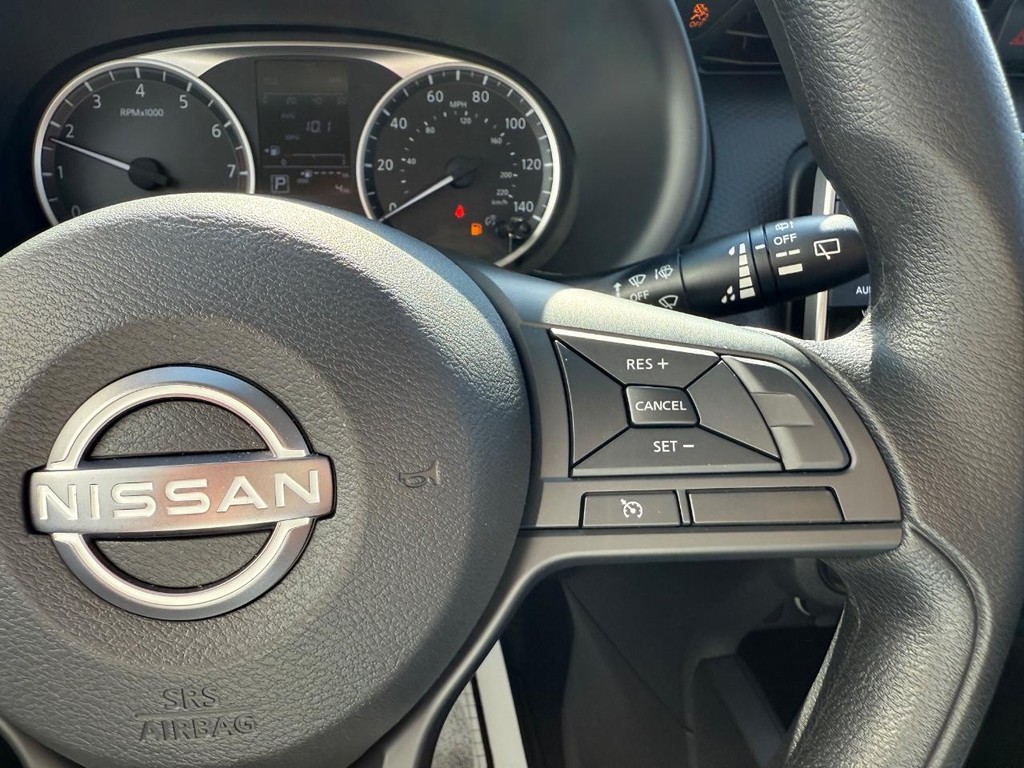 Nissan Kicks Play Vehicle Full-screen Gallery Image 13