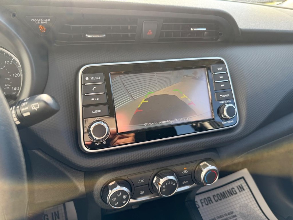 Nissan Kicks Play Vehicle Full-screen Gallery Image 15