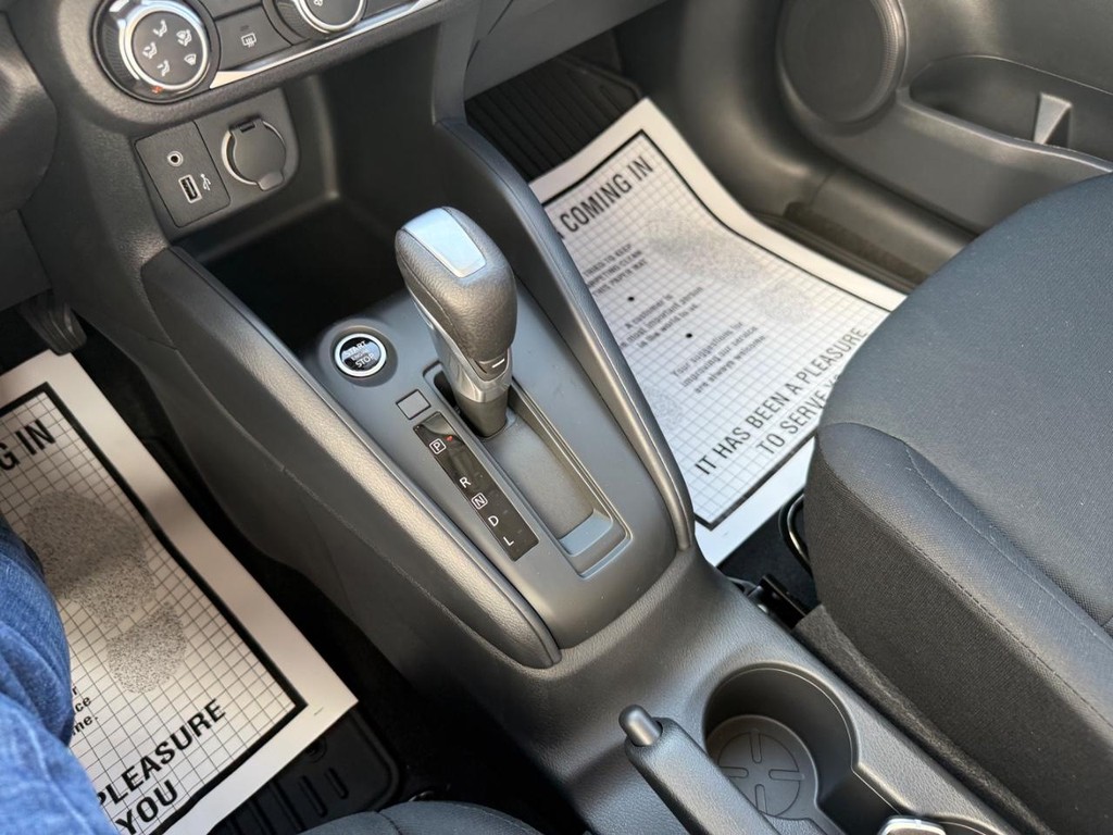 Nissan Kicks Play Vehicle Full-screen Gallery Image 16