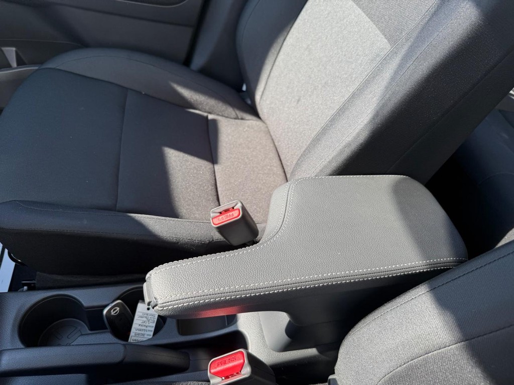 Nissan Kicks Play Vehicle Full-screen Gallery Image 17