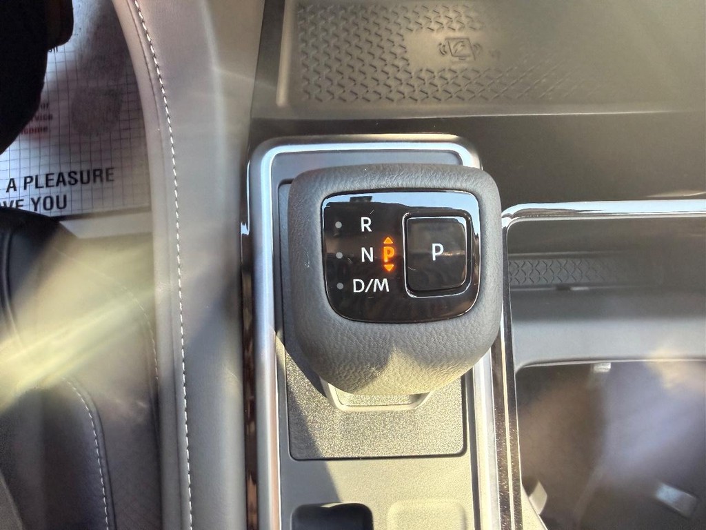 Nissan Pathfinder Vehicle Full-screen Gallery Image 08