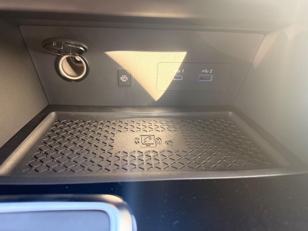 Nissan Pathfinder Vehicle Full-screen Gallery Image 09