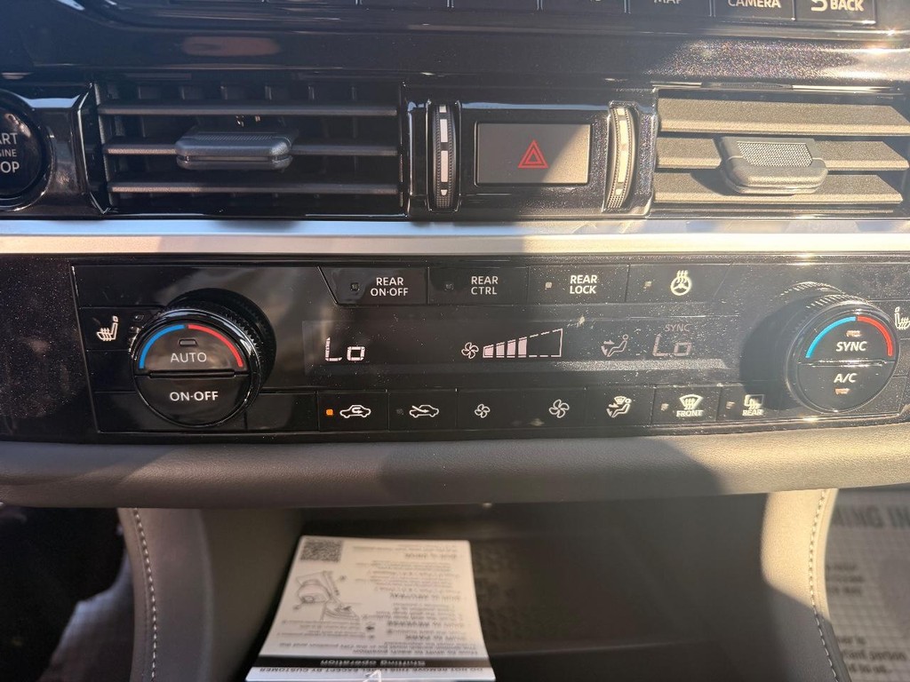 Nissan Pathfinder Vehicle Full-screen Gallery Image 10