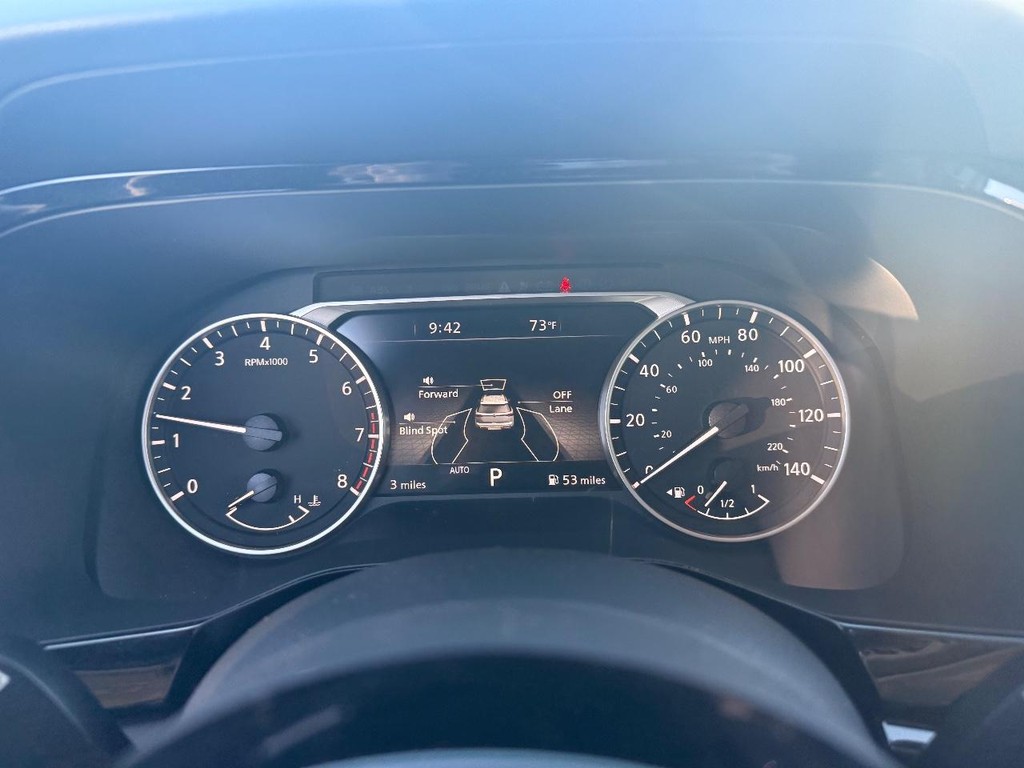 Nissan Pathfinder Vehicle Full-screen Gallery Image 12