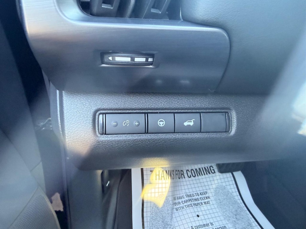 Nissan Pathfinder Vehicle Full-screen Gallery Image 14