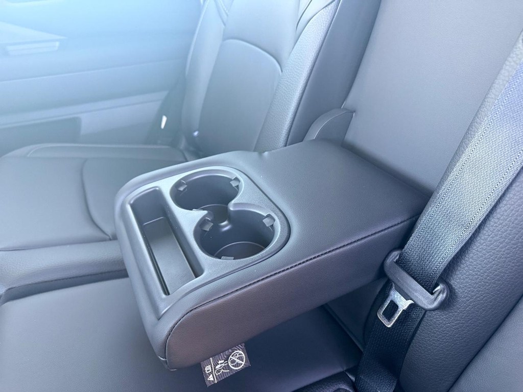 Nissan Pathfinder Vehicle Full-screen Gallery Image 18