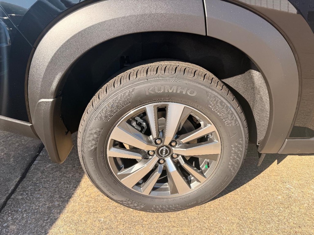 Nissan Pathfinder Vehicle Full-screen Gallery Image 22