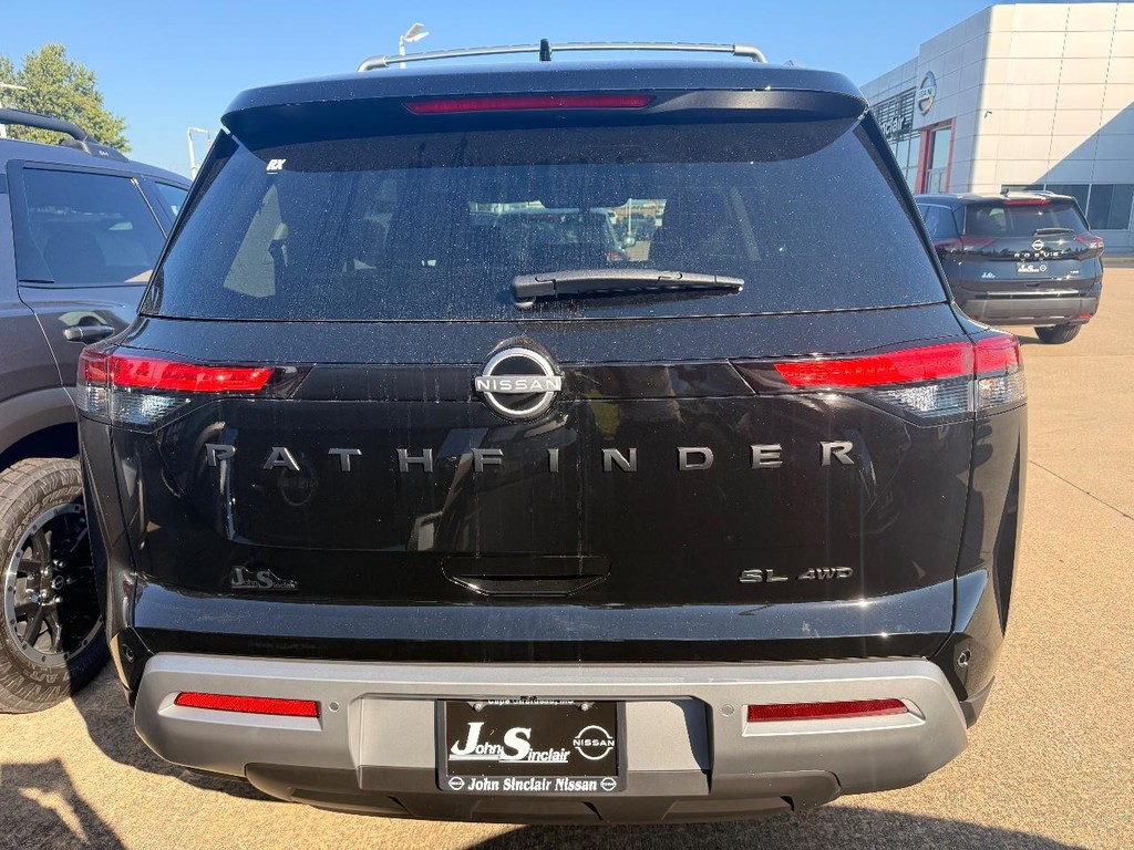 Nissan Pathfinder Vehicle Full-screen Gallery Image 24