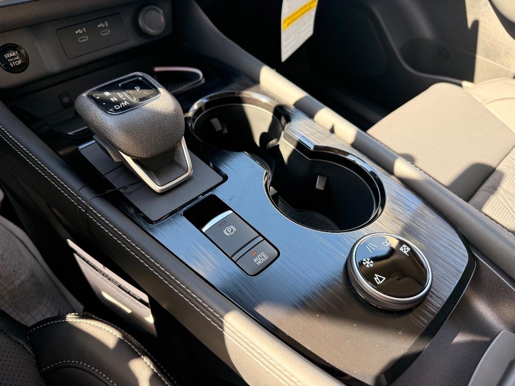 Nissan Rogue Vehicle Full-screen Gallery Image 09