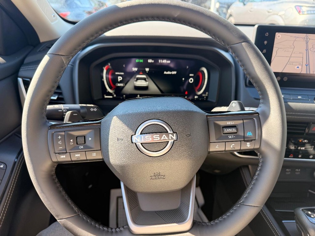 Nissan Rogue Vehicle Full-screen Gallery Image 14