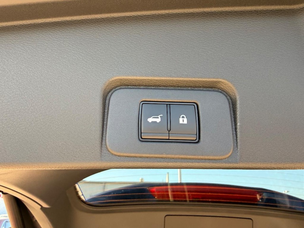 Nissan Rogue Vehicle Full-screen Gallery Image 26