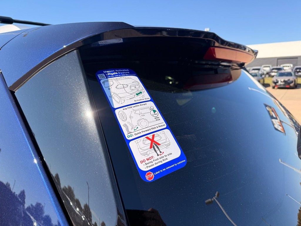 Nissan Rogue Vehicle Full-screen Gallery Image 28