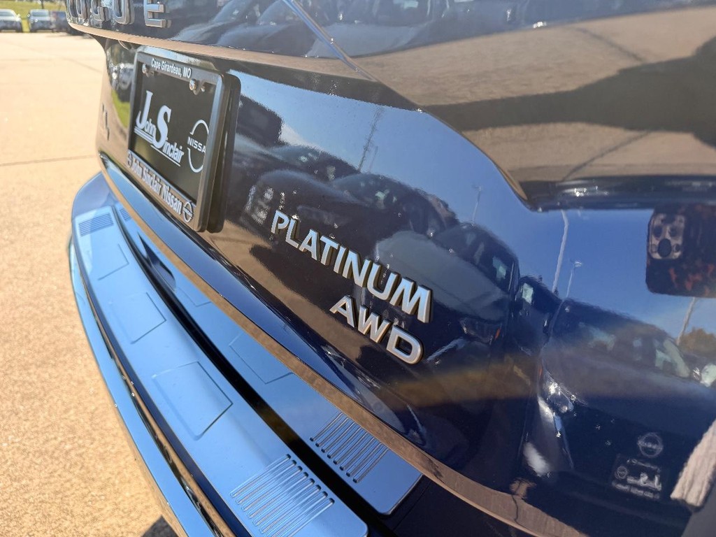 Nissan Rogue Vehicle Full-screen Gallery Image 29