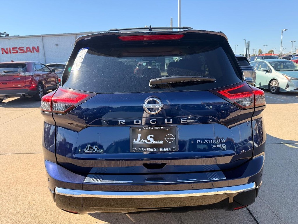 Nissan Rogue Vehicle Full-screen Gallery Image 30