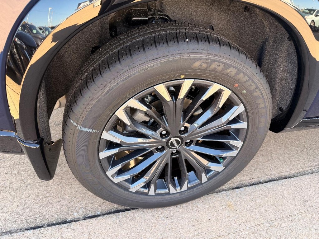 Nissan Rogue Vehicle Full-screen Gallery Image 33