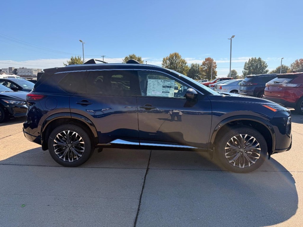 Nissan Rogue Vehicle Full-screen Gallery Image 34