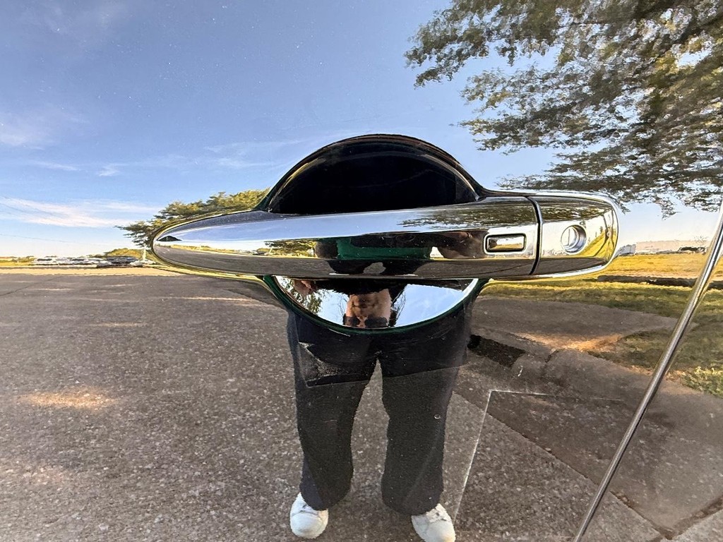 Nissan Pathfinder Vehicle Full-screen Gallery Image 07