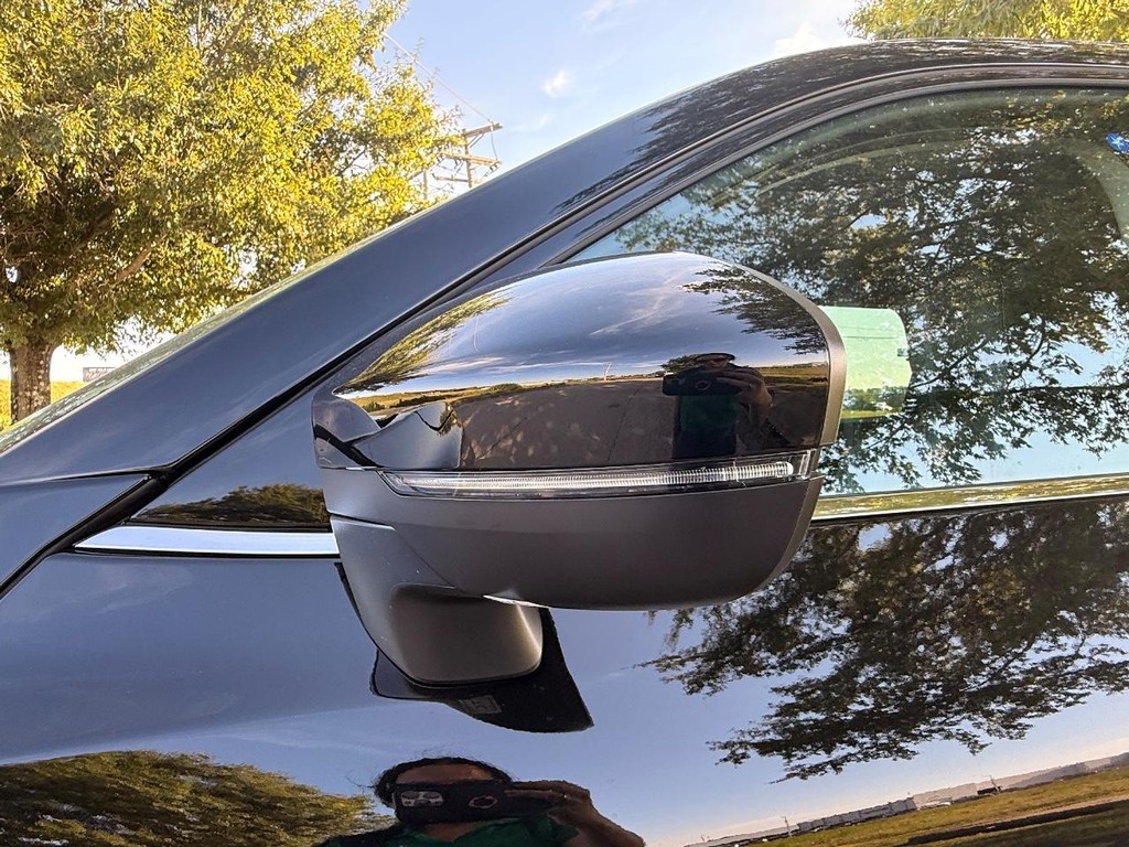 Nissan Pathfinder Vehicle Full-screen Gallery Image 08