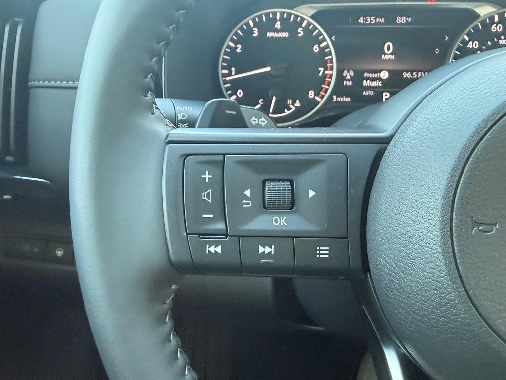 Nissan Pathfinder Vehicle Full-screen Gallery Image 20