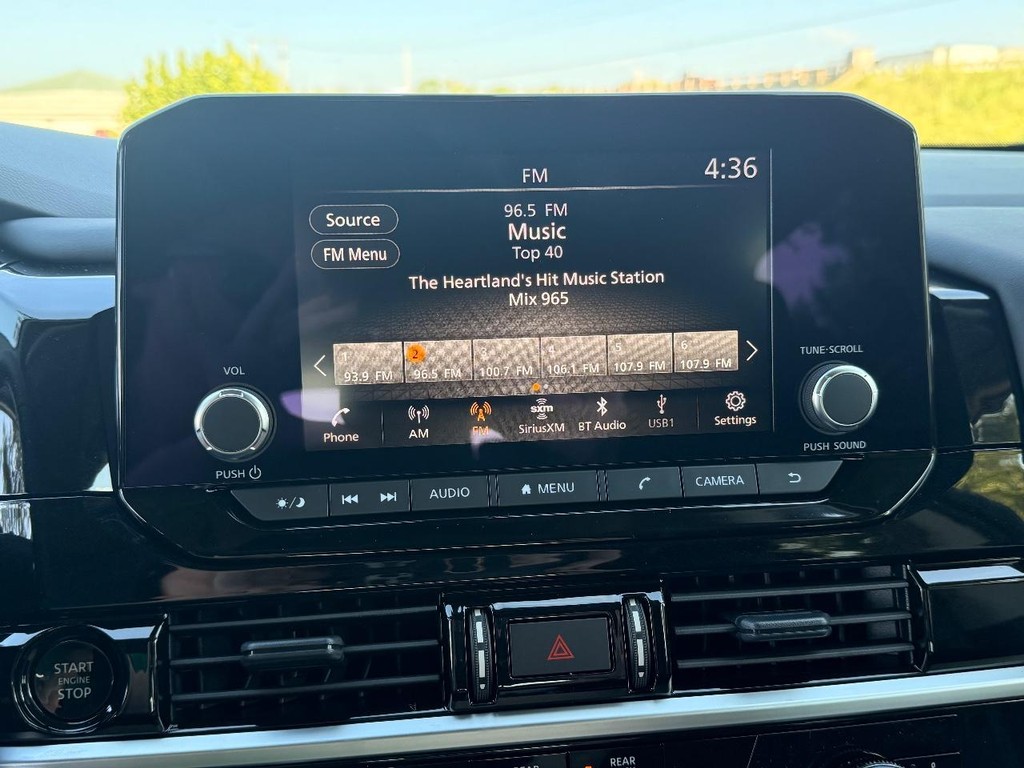 Nissan Pathfinder Vehicle Full-screen Gallery Image 22