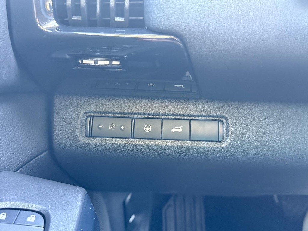 Nissan Pathfinder Vehicle Full-screen Gallery Image 23